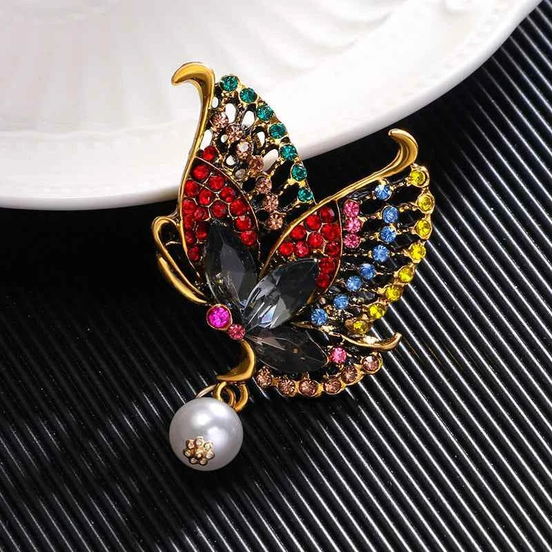 Retro new color diamond inlaid butterfly brooch for women with a high-end feel, crystal pearl chest flower, clothing accessories